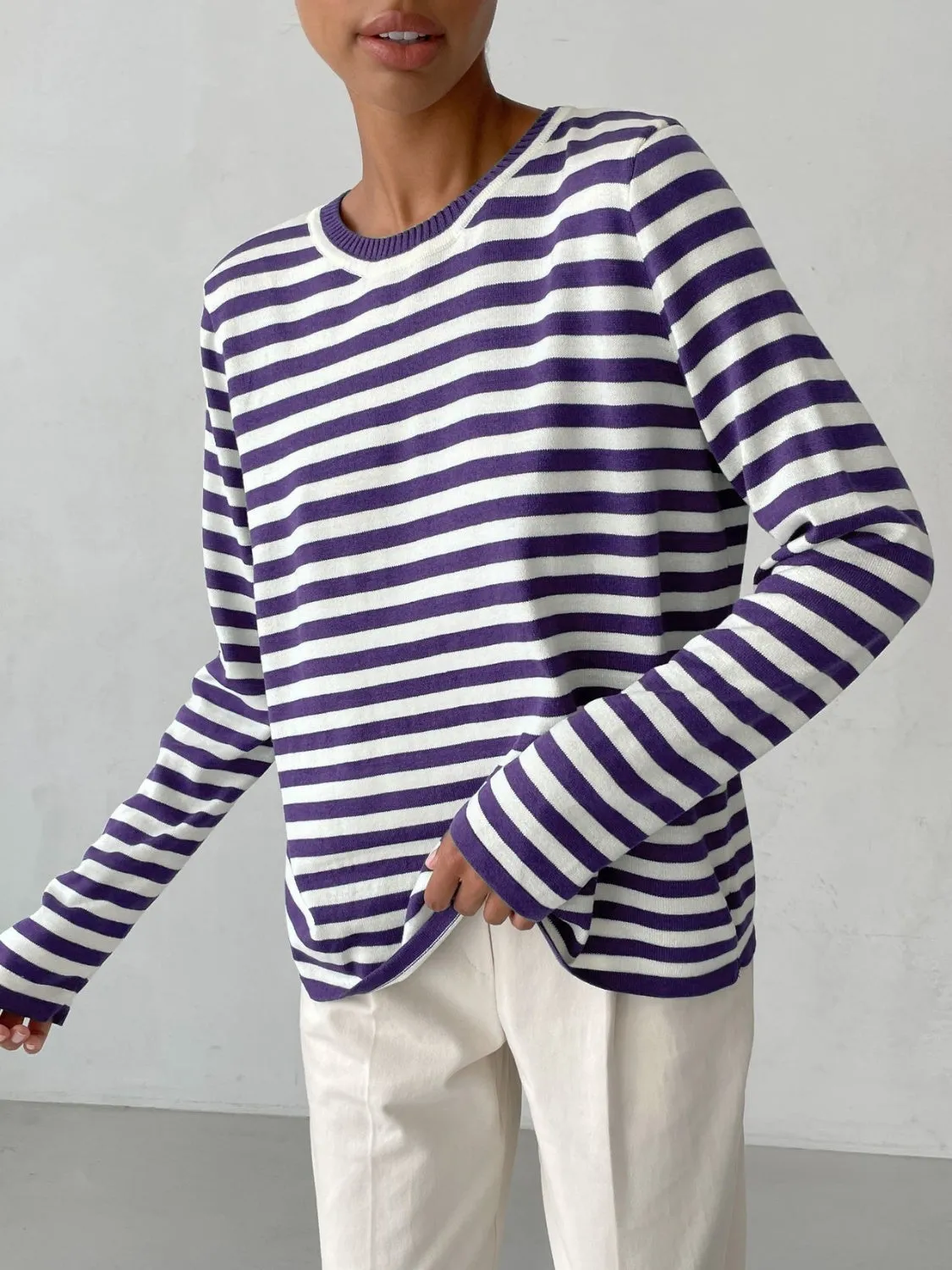 Women's Cozy Striped Sweater with Round Neck and Long Sleeves